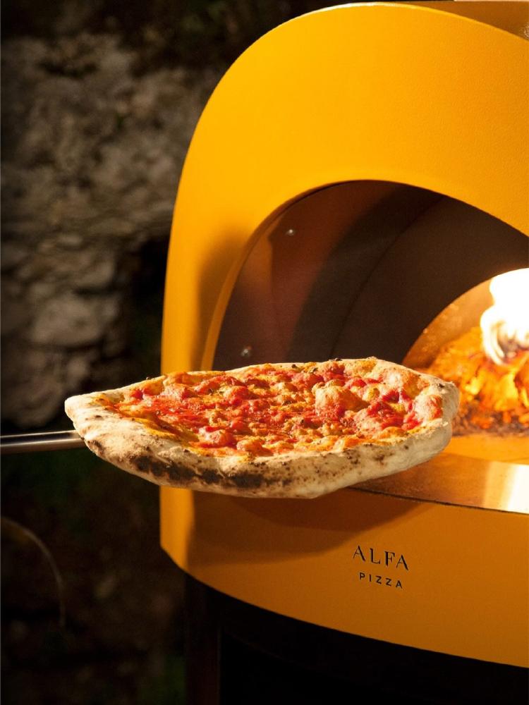 A Christmas gift suggestions with a pizza oven, bringing families together with fresh flavours and festive cooking at home.