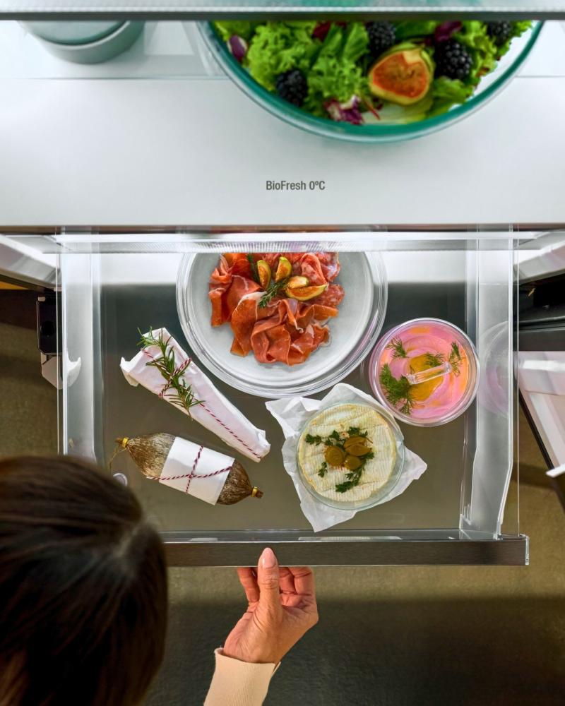 How to store cheese in fridge using the BioFresh compartment from Liebherr to maintain flavour.