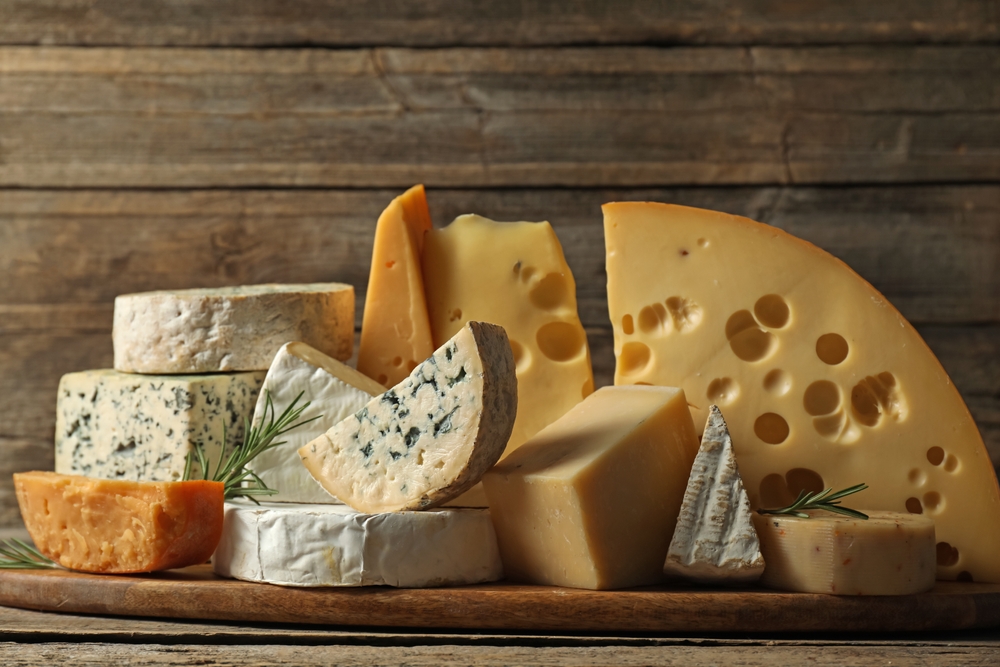 How to store cheese in fridge using Liebherr to support different cheese types and preserve quality.